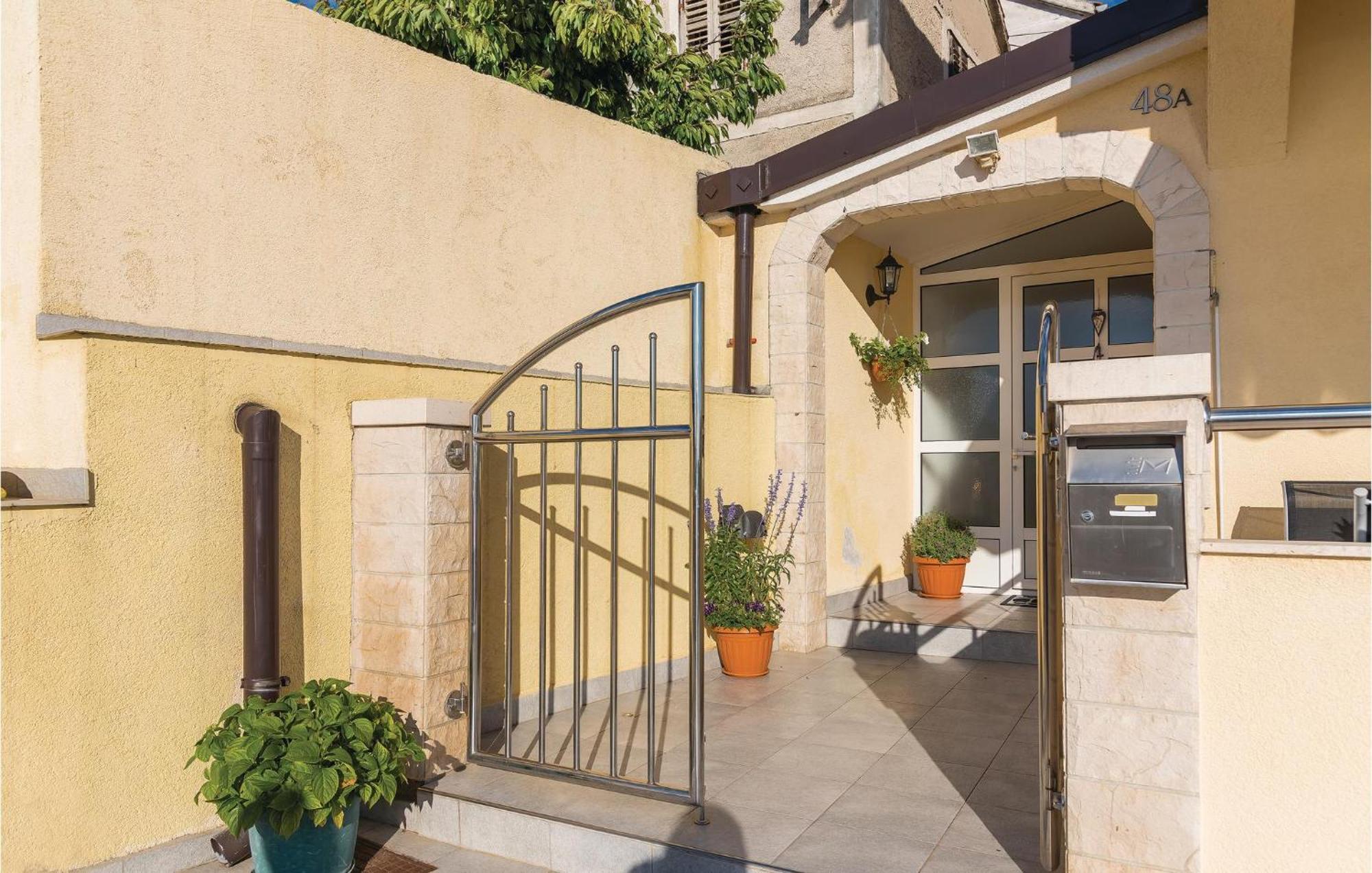 Nice Home In Sibenik With Kitchen Exterior foto